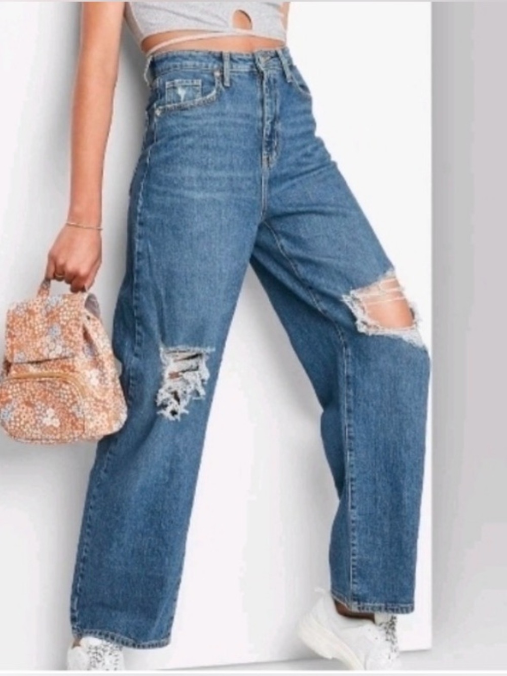 NWOT Wild Fable High-Rise Baggy Distressed Jeans in Medium Wash Blue Size 8